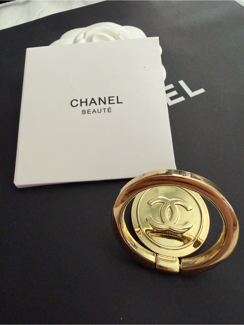 CHANEL Beauté Gold Logo Phone Ring GWP New - Picture 2 of 6